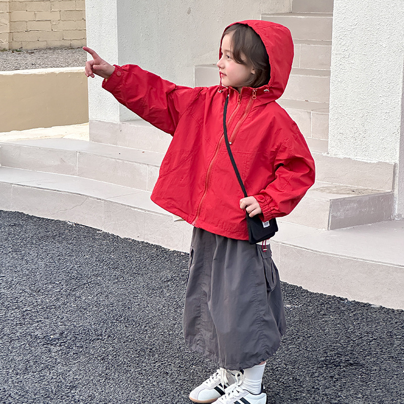 艾摩貝の子供の純色の帽子の日焼け止めの服のファッションの女の子の韓国版のカジュアルでゆったりしている薄いファスナーのコート