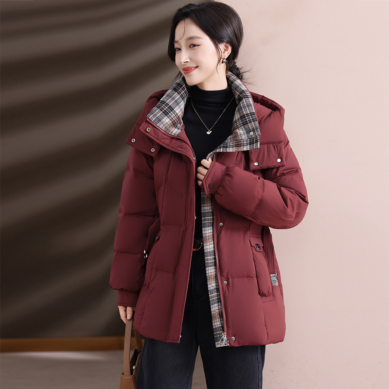 欧洲站冬季年轻女孩羽绒服90鸭绒2025年新款面包服大码加厚外套女