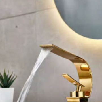 Cascada de titanio de gran curva