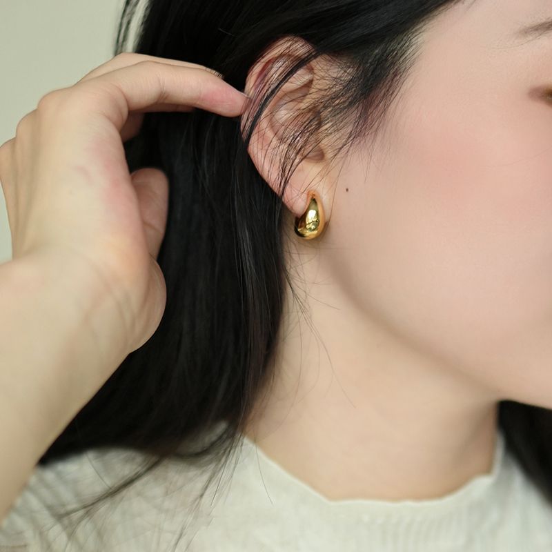 Europa, América y Corea del Norte titanio acero pernos de aretes retro estilo de Hong Kong aretes de aretes de aretes de geometría de alta calidad para mujeres joyas exageradas