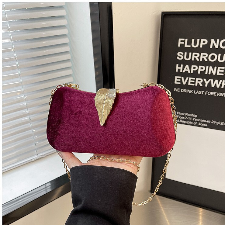 New cross-border banquet clutch bag to match dresses, elegant lady's cheongsam evening bag, fashionable women's shoulder and crossbody bag New cross-border banquet clutch bag to match dresses, elegant lady's cheongsam evening bag, fashionable women's shoulder and crossbody bag