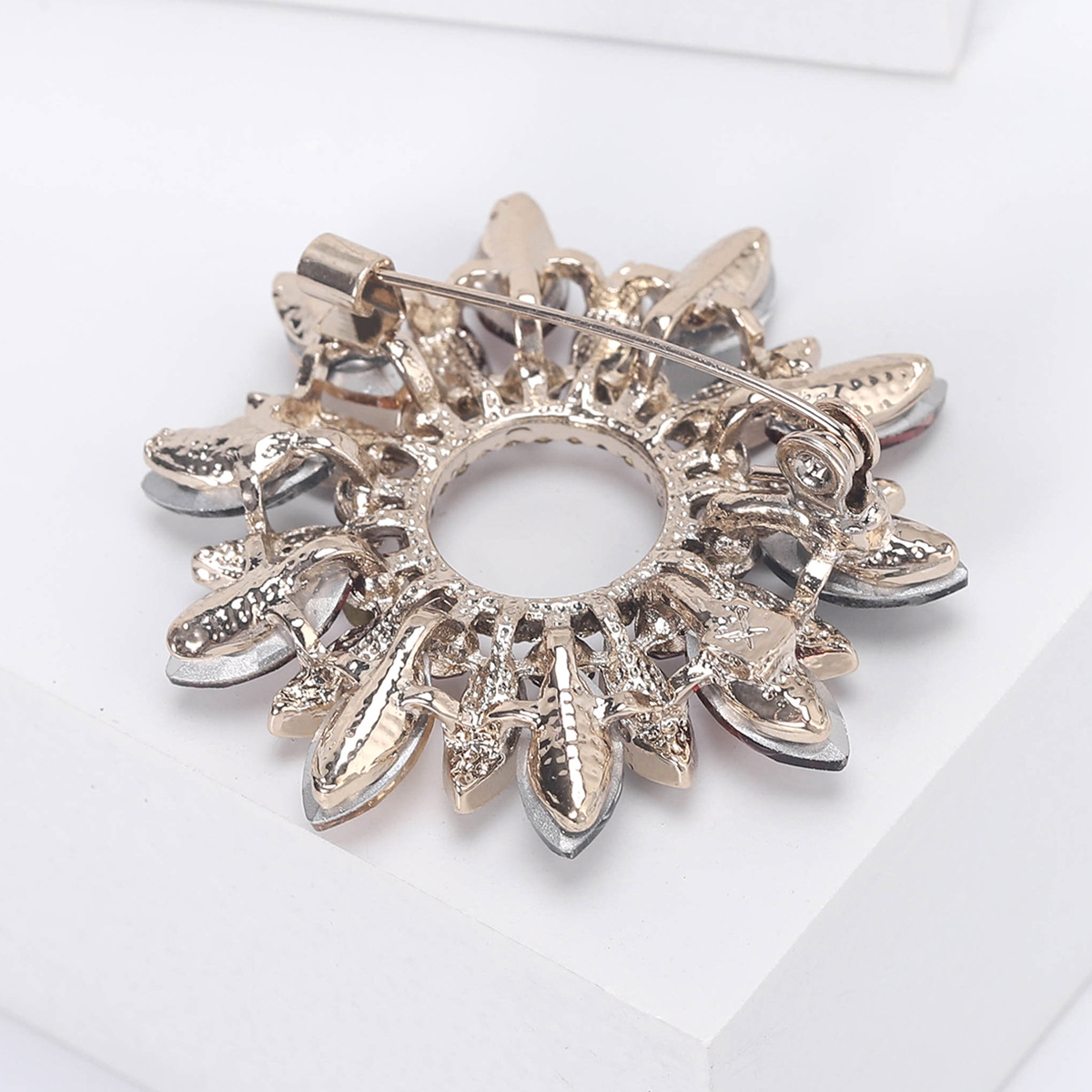 Retro Style Retro Pin Flower Alloy Inlay Rhinestones Women's Brooches