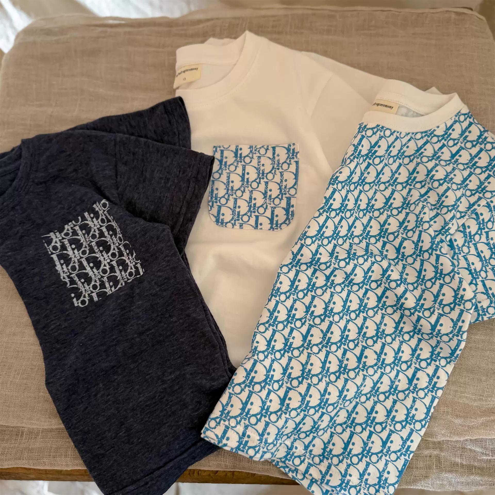 Детская футболка с короткими рукавами в летнем стиле 2025 года, модная японская брендовая футболка с полным принтом для дальнозоркости для мальчиков и девочек, модная футболка с карманами для малышей.