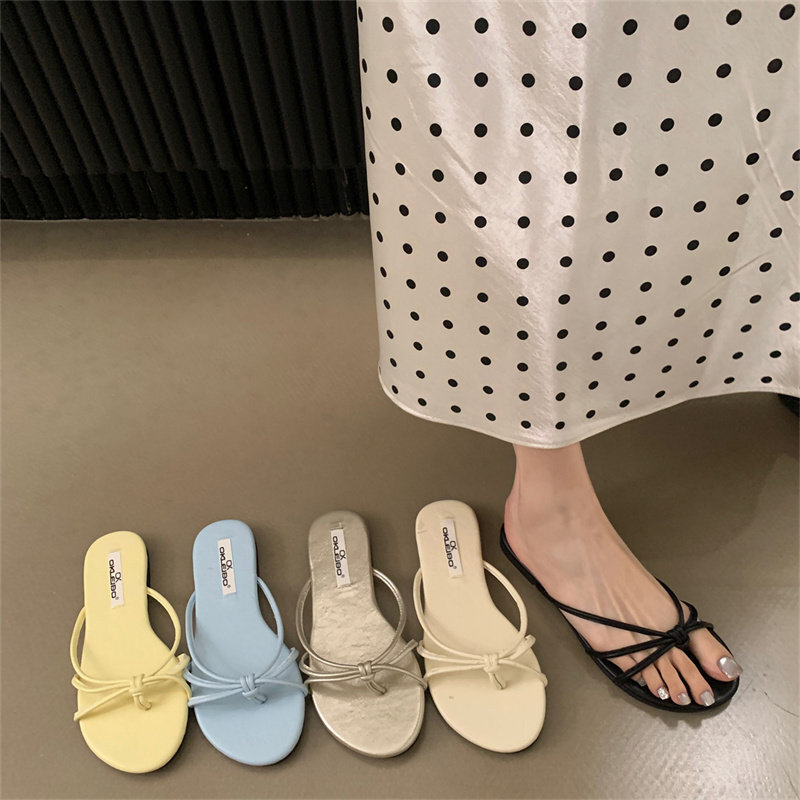 Retro French-Style Niche Thong-Toe Flat Sandals for Women, Suitable for Summer Outdoor Wear, Gentle Fairy-Style Vacation Slippers, Open-Toe Flip-Flops Retro French-Style Niche Thong-Toe Flat Sandals for Women, Suitable for Summer Outdoor Wear, Gentle Fairy-Style Vacation Slippers, Open-Toe Flip-Flops