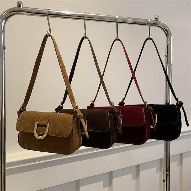 Moda coreana retro simple bolso de textura para mujeres 2024 otoño y invierno nueva moda personalidad bolso de hombro bajo la axila