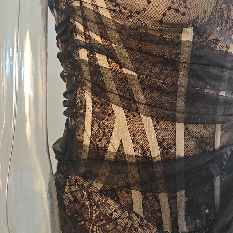 Robe bustier sophistiquée en dentelle corset avec maille transparente et taille haute – Robe midi trapèze élégante pour soirées et occasions spéciales_voghion.com
