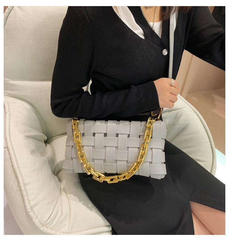 Women's Small Pu Leather Solid Color Streetwear Weave Square Zipper Shoulder Bag display picture 6
