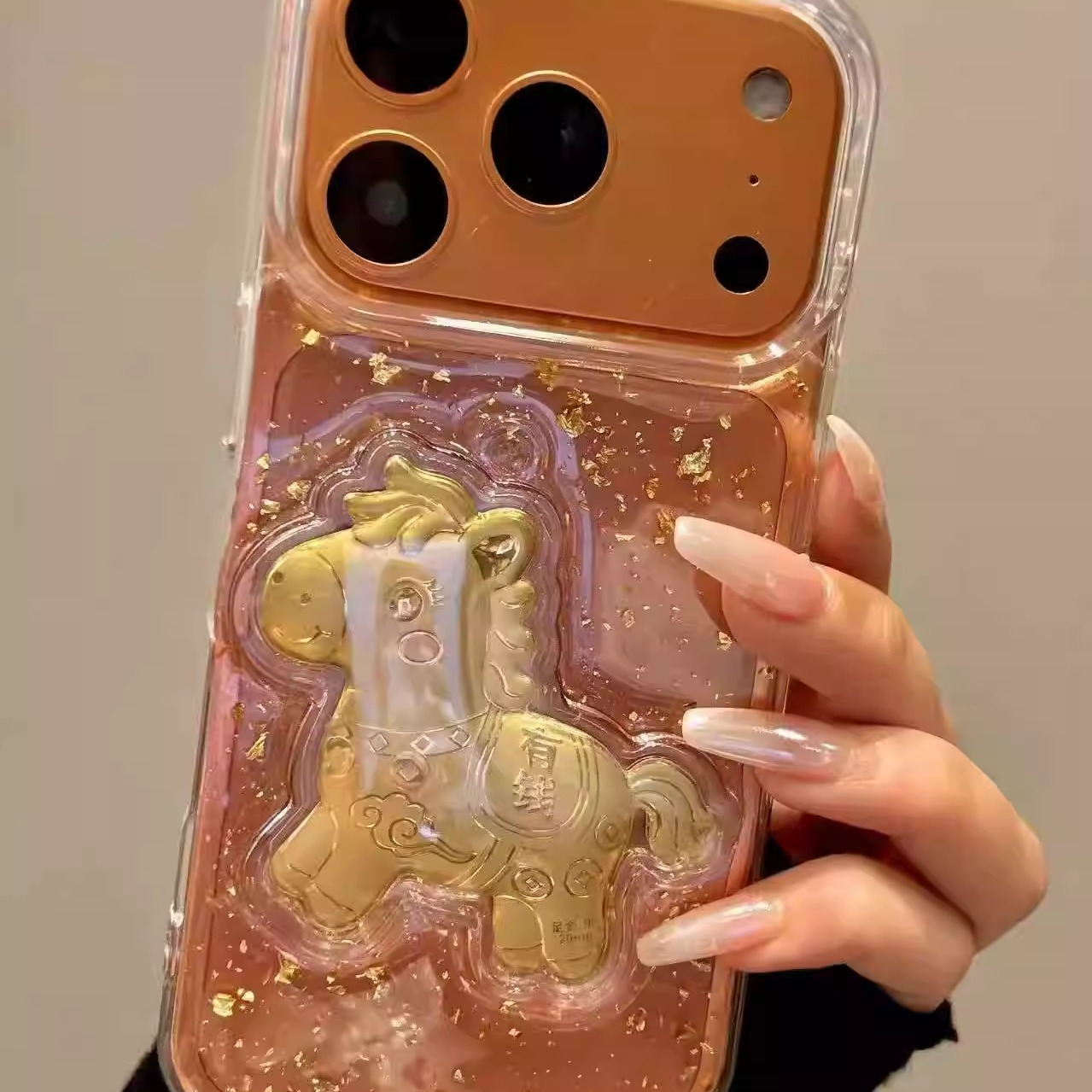 Elegante Ins Flash Tridimensionale Cavallo Oro Ricco Adatto per Frutta 17promax Custodia per Telefono 16pro Anticaduta_voghion.com