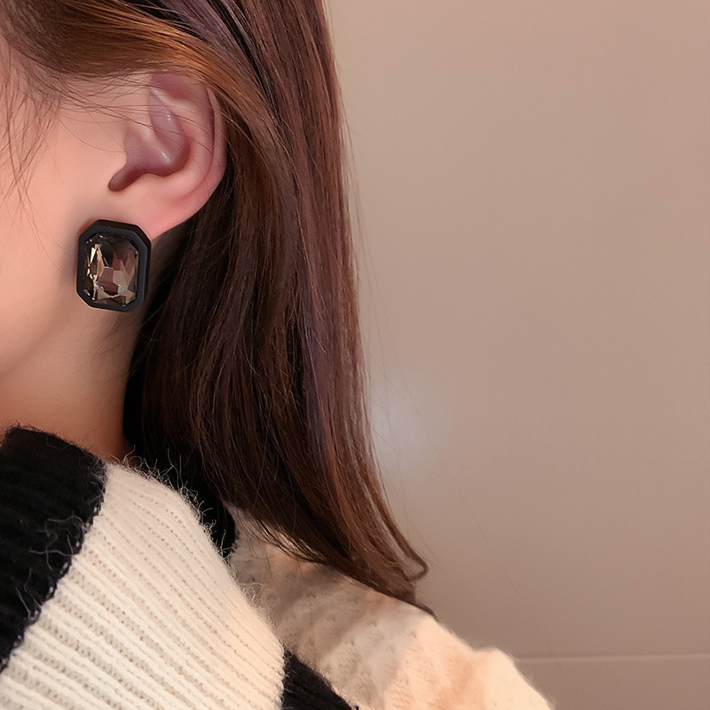 South Korea Dongdaemun Simple Rhinestone Geometric Square Ear Studs All-match Fashion Design Earrings Personality Fashion Net Red Earrings display picture 10