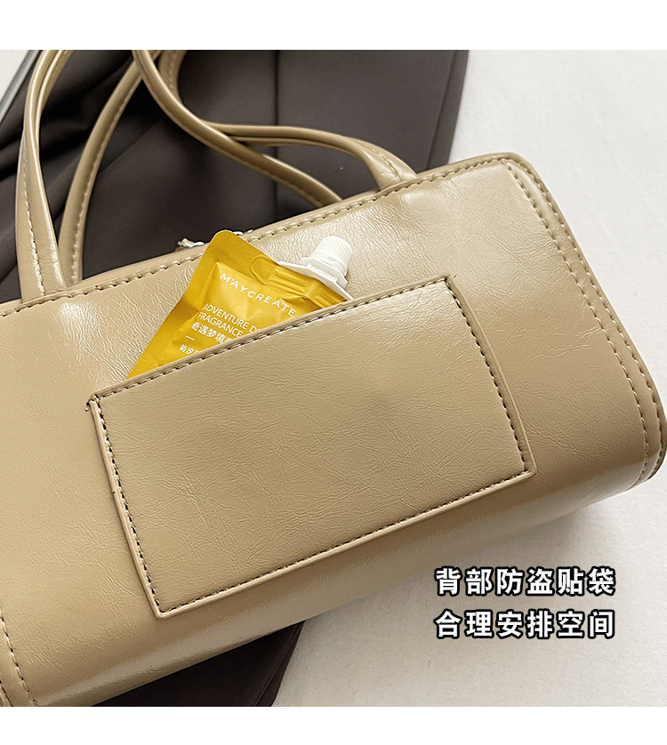 The 2024 new women's single-shoulder underarm bag is a simple and elegant commuting bag with a Korean-style niche design sense. It's a small square bag undefined