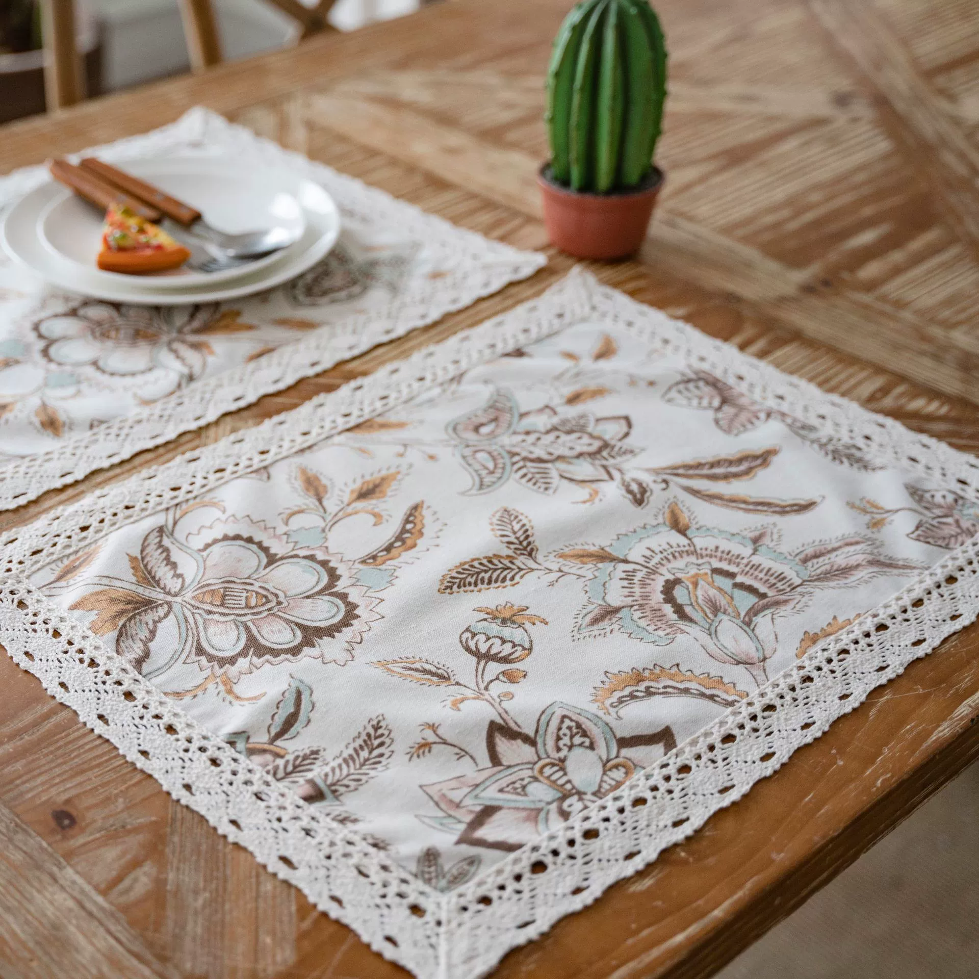 Placemat single-layer decorative lace, round and rectangular, 30/38 cm options, geometric prints