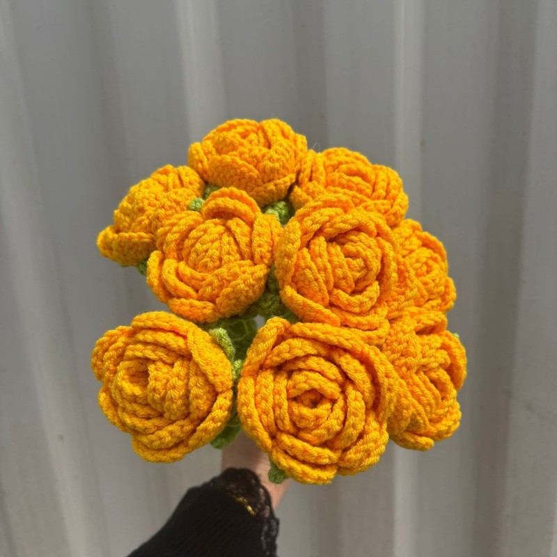 手作りのバラの花を編む手作りの花|undefined