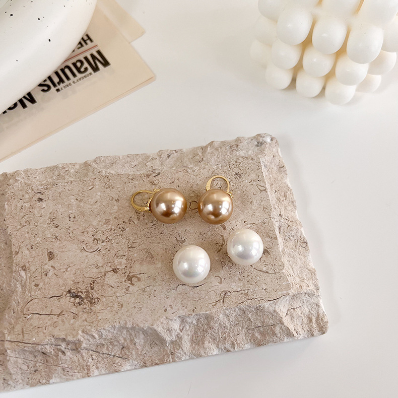 Retro Big Pearl Earrings Female Korean Fashion Earrings 2021 New Trendy Ear Jewelry display picture 5