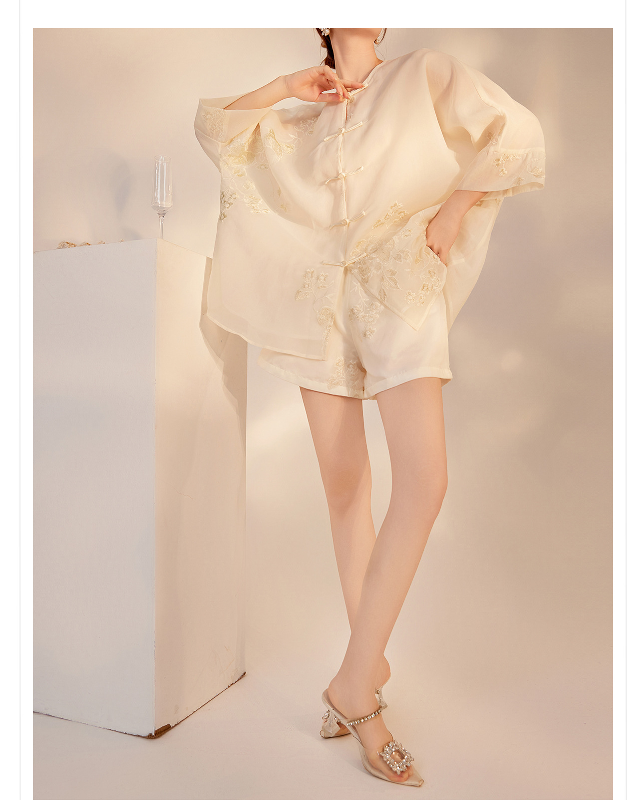 Bộ áo sơ mi quần short thêu cúc phong cách Trung Hoa cao cấp M4231 — Áo, Quần short chi tiết 15