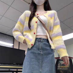 日系复古奶黄撞色条纹仿貂绒毛衣开衫女秋软糯甜美马海毛针织外套