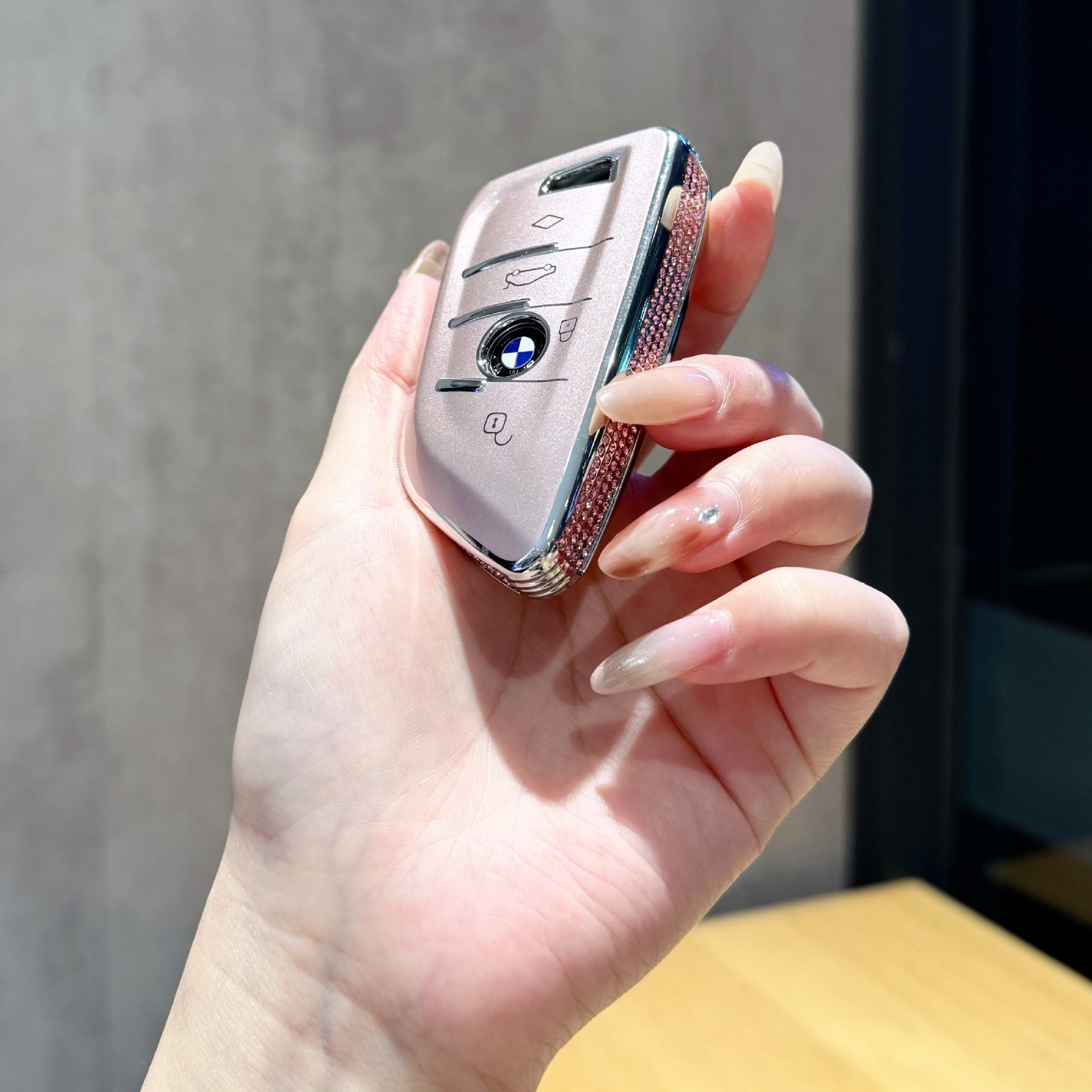 Suitable for BMW key cases, new 3 Series 330li, 5 Series 530li, X1, X2, X3, X4, X5, blade-style women's key case