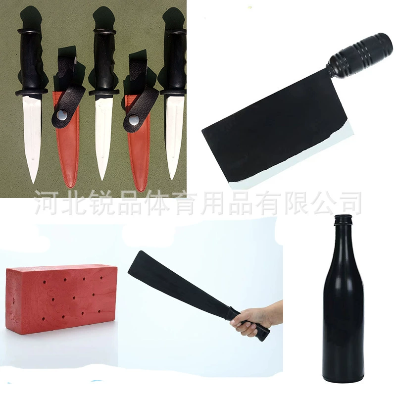 Резиновый кинжал без ножен обучает кухонный нож