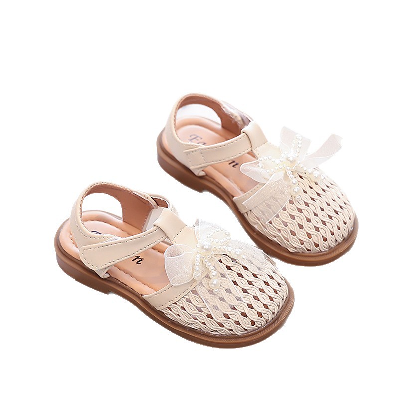 Sandalias de niñas 2026 primavera y otoño nuevos zapatos de princesa para niños zapatos de playa de moda arco trenzado zapatillas frías