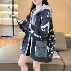 韩版牛仔拼接连帽开衫毛衣女秋冬新款宽松重工字母提花针织衫外套