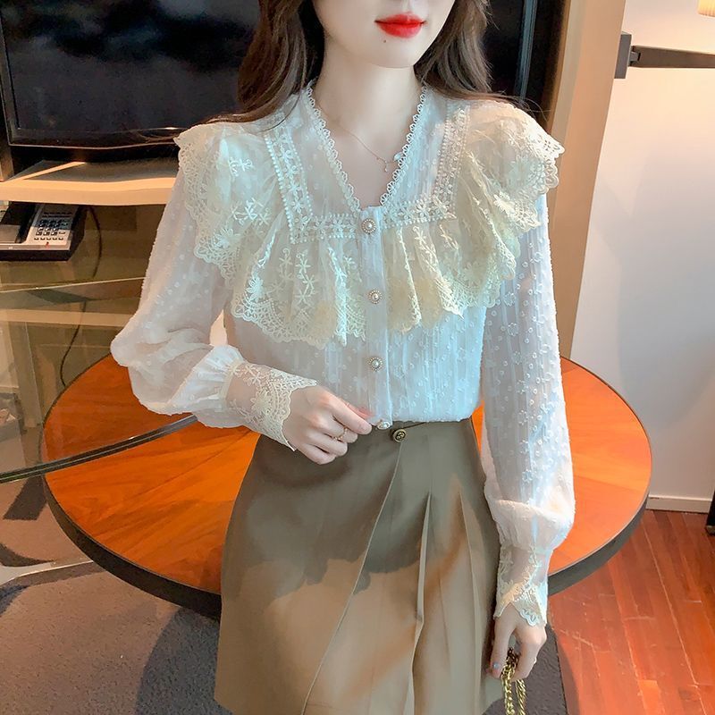 レースの女性の秋の服の新型のレースのシャツのシフォンのシャツの洋風の婦人服の上着のデザイン感は腹を遮ってやせている小さいシャツを現します。|undefined