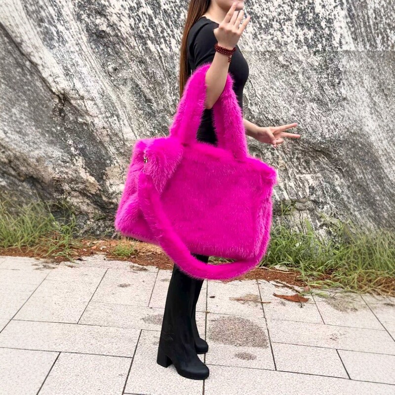 2026 new faux fox fur plush tote bag, large capacity, shoulder bag, crossbody bag, handbag, fashionable furry bag for women 2026 new faux fox fur plush tote bag, large capacity, shoulder bag, crossbody bag, handbag, fashionable furry bag for women
