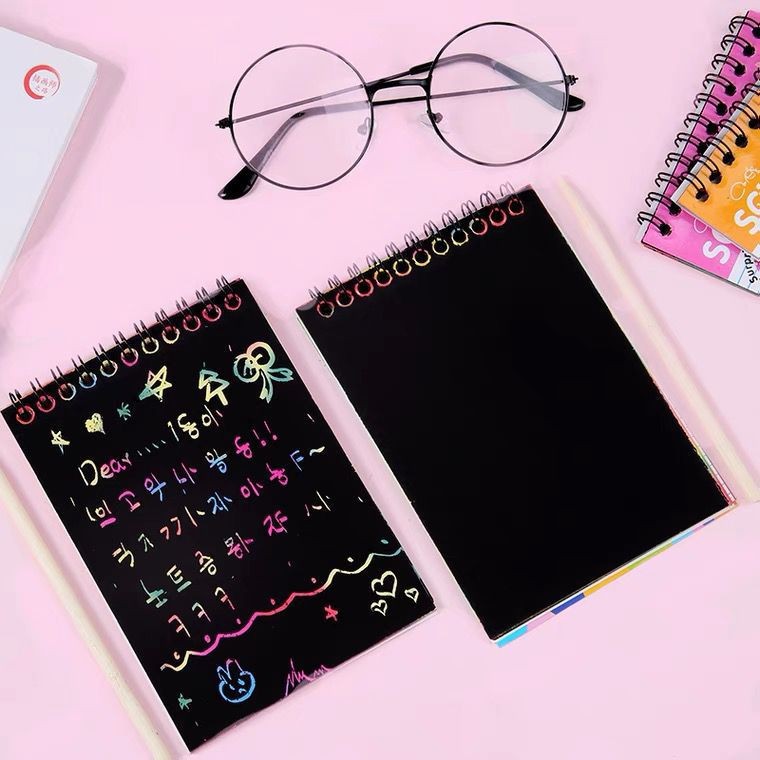 Colorido de los niños rasguño de papel pintura de arena fábrica al por mayor de graffiti creativo rasguño pintura divertido rasguño pintura libro engrosado de gran tamaño pequeño