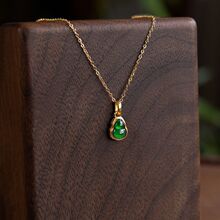 ����Y����Ů�Ѻ��J������Ȼ����朵����Gɫ��ʯ�Ї��L���L