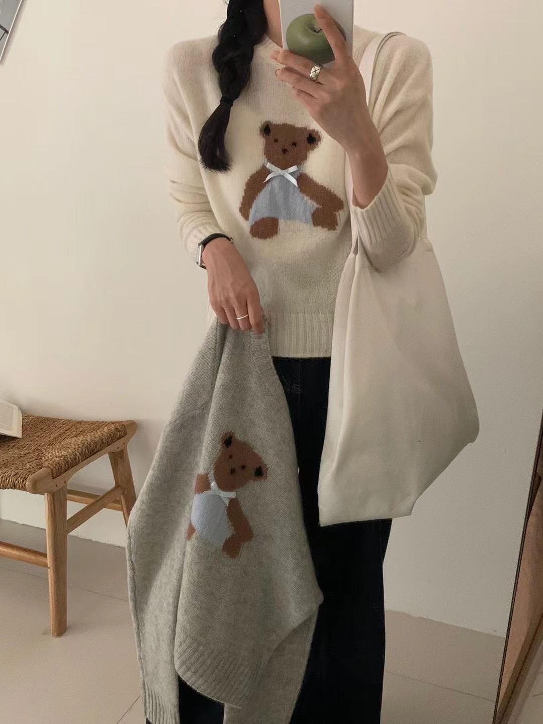Otoño coreano de mujer cuello redondo de alto nivel sensación de arco tridimensional dibujos animados oso coreano perezoso viento camisa de manga larga