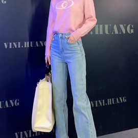 春秋感粉色减龄上衣套装女2023新款气质毛衣牛仔裤两件套潮牌