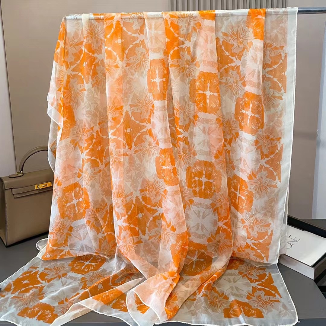 春と秋のシルクスカーフ女性用2026年新作大判ガーゼスカーフ、スタイリッシュでシンプル、多用途、おしゃれな日焼け止めショール、お母さんへのプレゼントに最適。