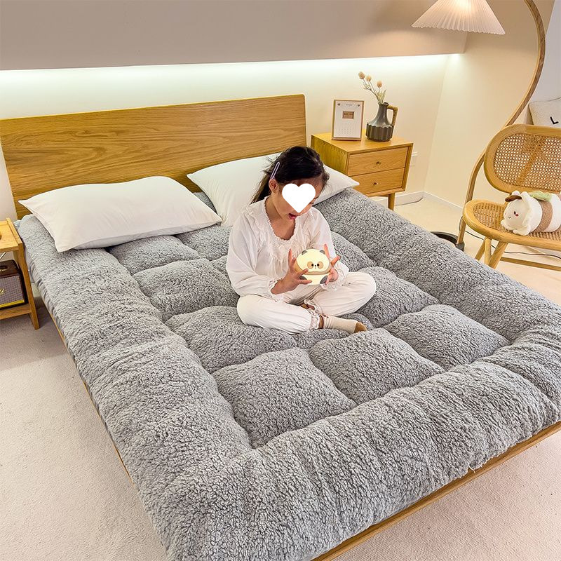 羊の小毛のマットレスのクッションは厚いです。|undefined