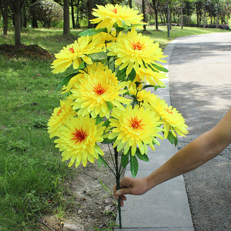 The grave fake chrysanthemum Qingming Festival grave sweeping Grand…