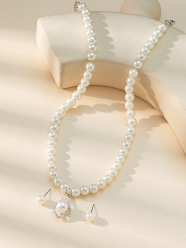 French elegant and high-end glass pearl necklace for women, handmade beaded necklace, European and American popular jewelry wholesale
