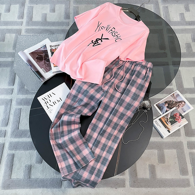 Trendy and stylish summer tracksuit for women, featuring short sleeves, plaid wide-leg pants, and a youthful, fashionable look.