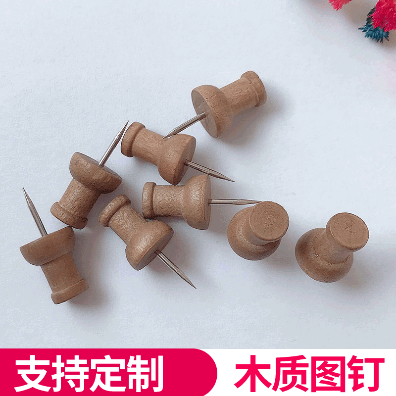 Traje de pasador de registro de madera original de madera en forma de I pasador de clavo tachuela tablero de corcho Foto de la pared