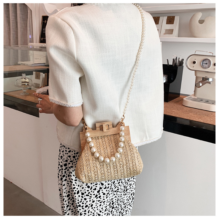 Women's Small Straw Solid Color Streetwear Pearls Lock Clasp Straw Bag display picture 3