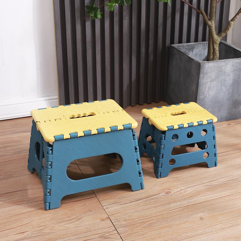 Taburete plegable portátil de plástico, reforzado, ahorro de espacio, ideal para hogar y actividades al aire libre, ligero y resistente.
