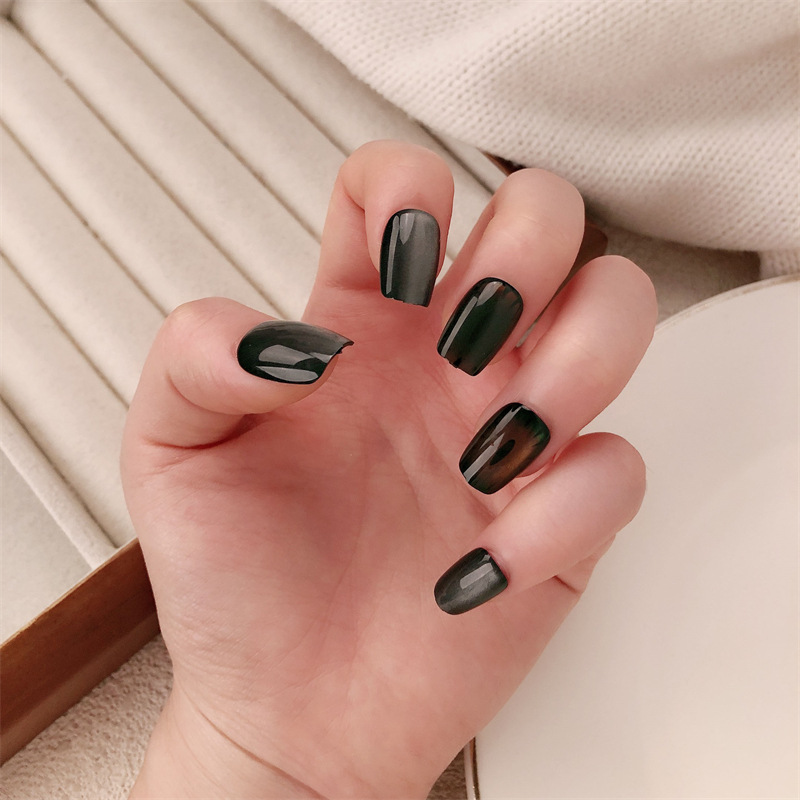 Red de celebridades con uñas hechas a mano, lentejuelas negras, color sólido, sensación de alta calidad, vestido blanco, nail art, parche de uñas terminado al por mayor