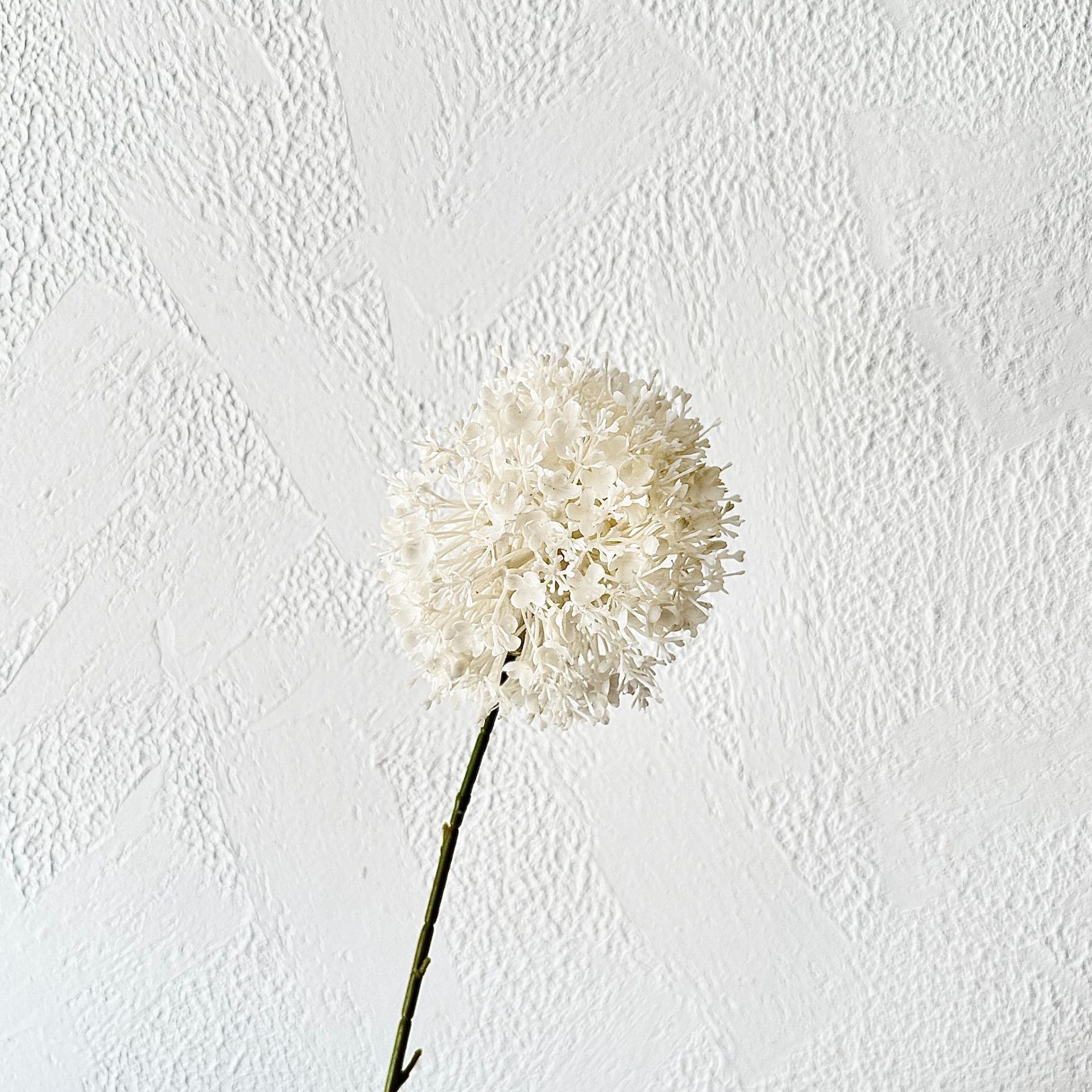 Flores falsas blancas Flores artificiales Flores para bodas Auditorio de bodas Decoración del hotel Techo artificial Flores artificiales Flores falsas