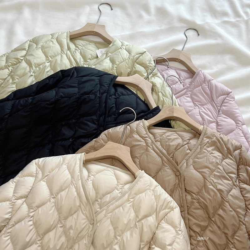 2025 New Autumn and Winter Jacket Corrugated Warm Liner Lightweight down Jacket Women's Short Diamond Pattern Jacket 2025 New Autumn and Winter Jacket Corrugated Warm Liner Lightweight down Jacket Women's Short Diamond Pattern Jacket