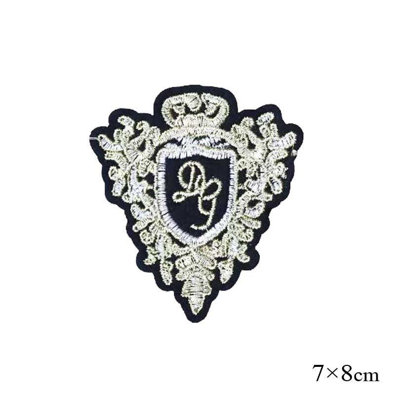 校园服装JK风格 银色金属线倒三角形状 绣花胸标装饰布贴辅料厂家