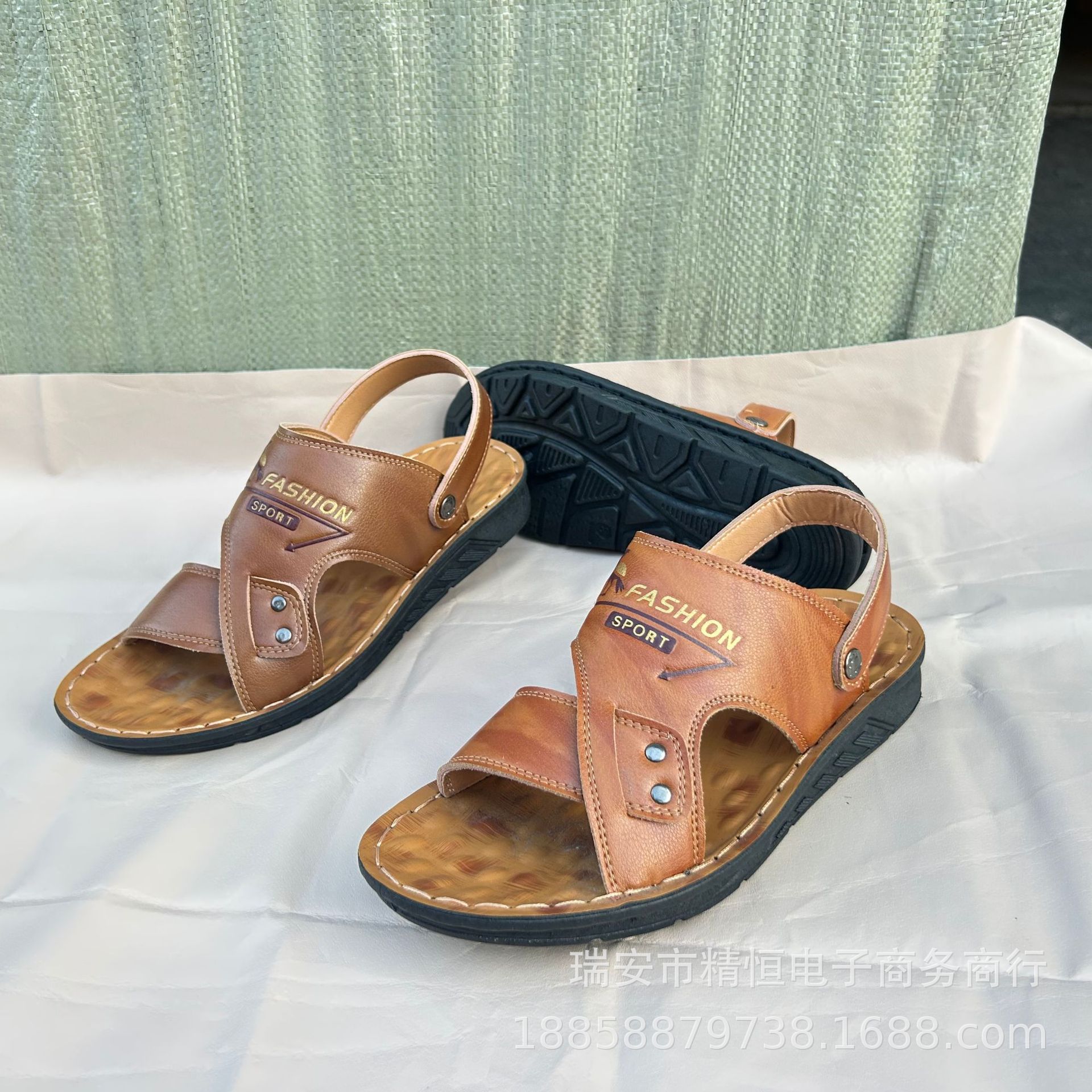 Summer New Soft-Soled Beach Shoes, Men's Sandals and Slippers, Casual Middle-Aged and Elderly Dad's Hollow Hole Shoes