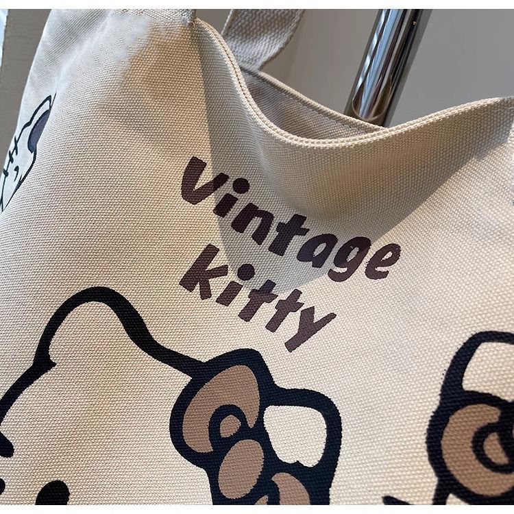 Cartoon canvas single-shoulder bag, women's large-capacity commuter tote bag, Spring/Summer 2025, cute cat tote bag, cross-border Application Scenario