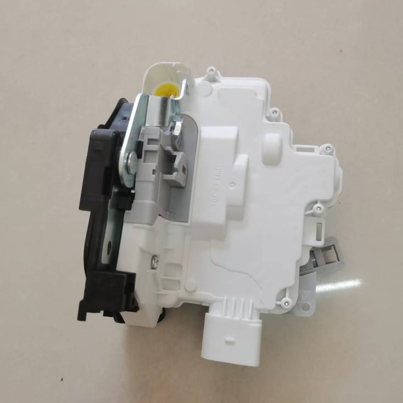 1P2837016 1P2837016A Right-hand drive, right front, 9-pin, central locking system for Volkswagen and SEAT models from 2004 to 2015