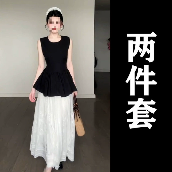 Black top + white skirt [suit] [temperament and popular item/beautiful and beautiful small suit/Korean style is very good-looking/seaside vacation/small people are popular and beautiful this year/