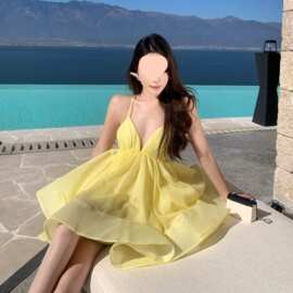 法式度假海岛风V领慵懒氛围感蓬蓬裙性感露背吊带短裙子夏白色