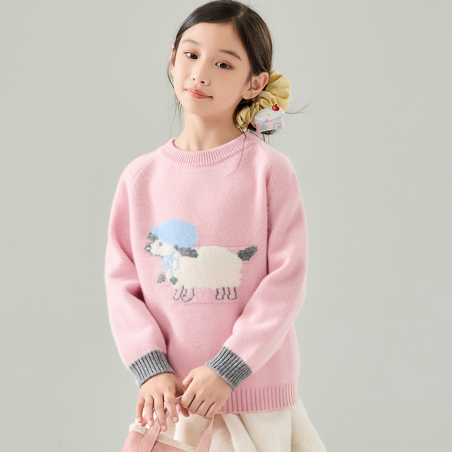 Children's wool sweater, girls' cartoon sheep round neck sweater, autumn and winter, soft and skin-friendly pullover knit base layer for medium and large children.