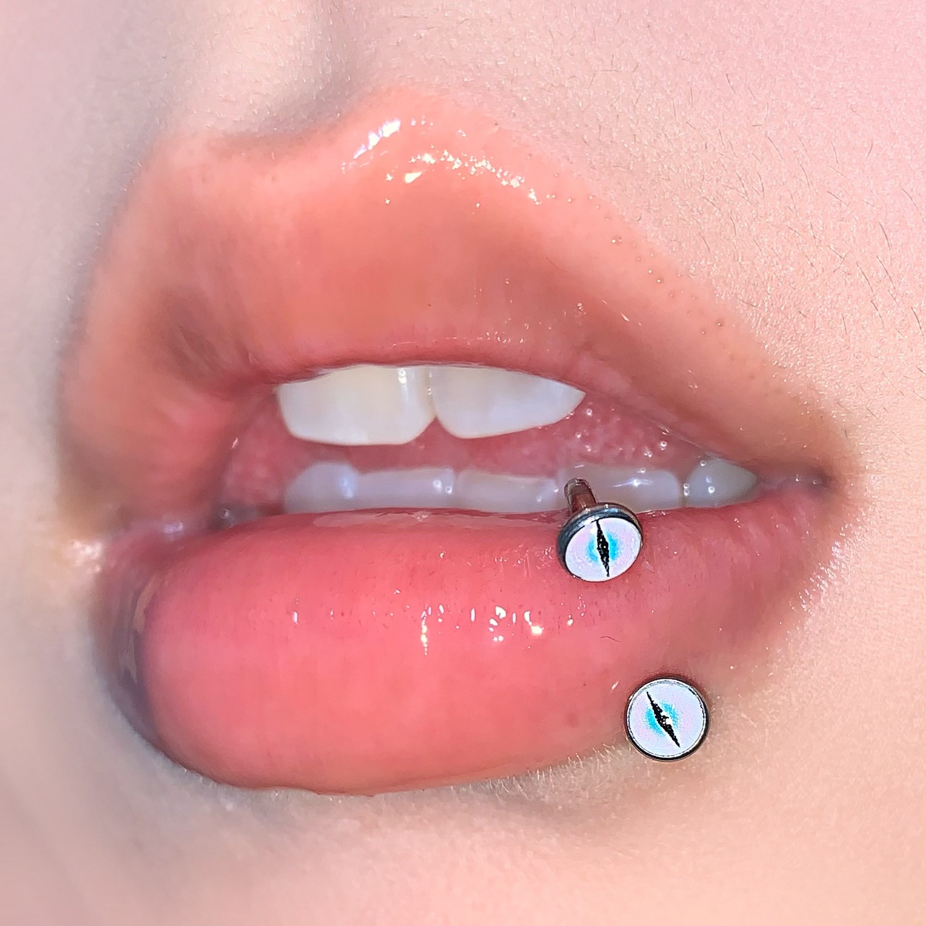 Pointed titanium steel lip stud product view