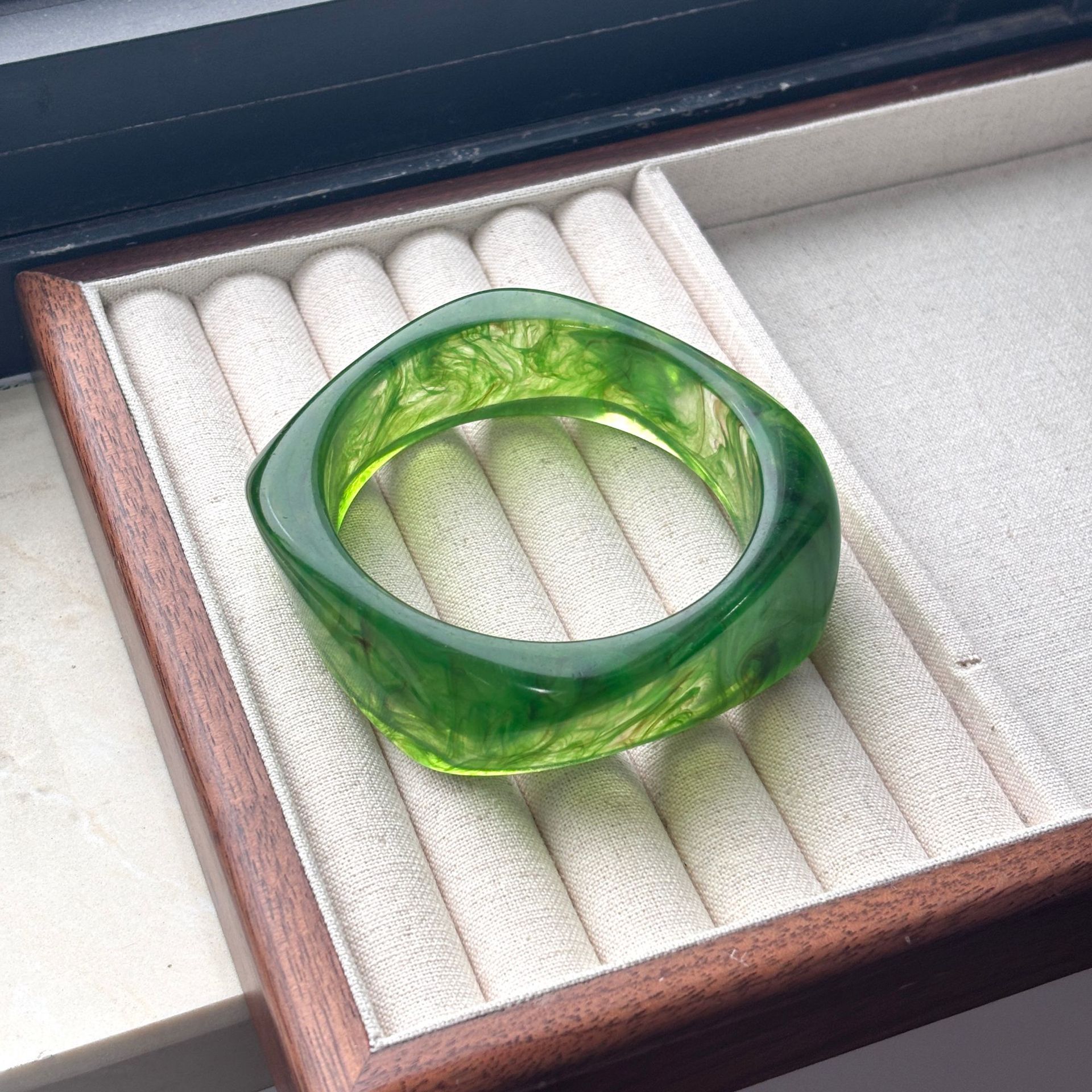 Diamond green brushed - inner diameter 65mm, weight 53g