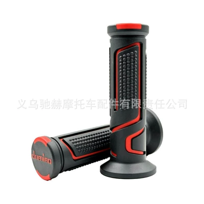 Directly supplied by the manufacturer, these motorcycle handlebar grips are suitable for 22/24mm handlebars and are a universal modification accessory for motorcycles (Motorcycle Handle Cover) - red